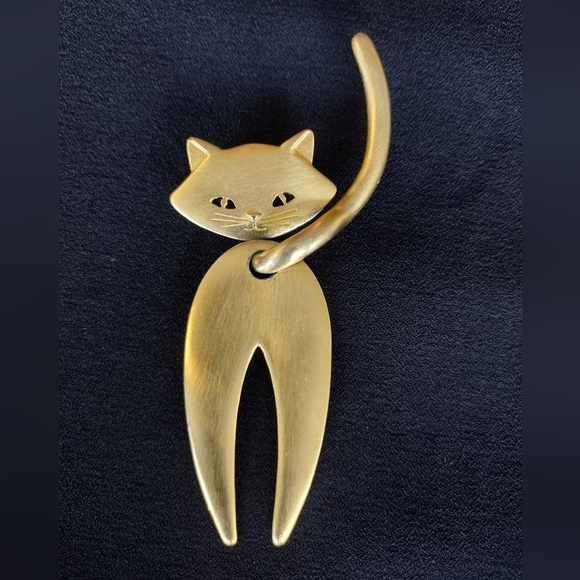 Jewelry - Vintage JJ Signed Reticulated Gold Tone Cat Brooch Pin